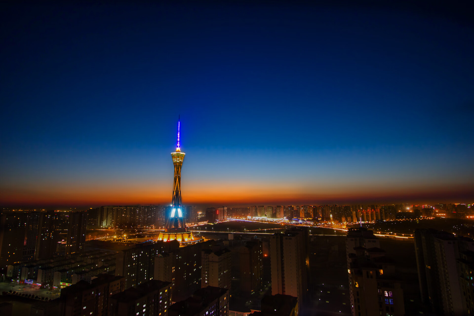 爱游戏娱乐网址-强队争锋：本赛季最激烈的强强对话，强队底蕴